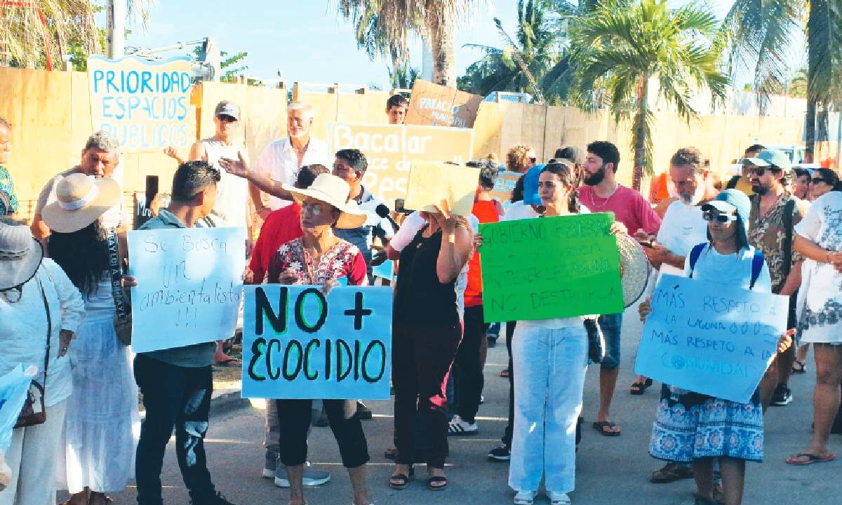 Greenpeace se une a protesta contra obras de la Sedena en la laguna de Bacalar.