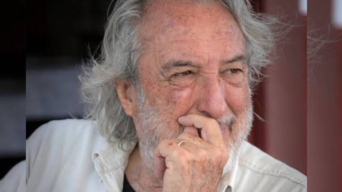 El escritor Hernán Lara Zavala.