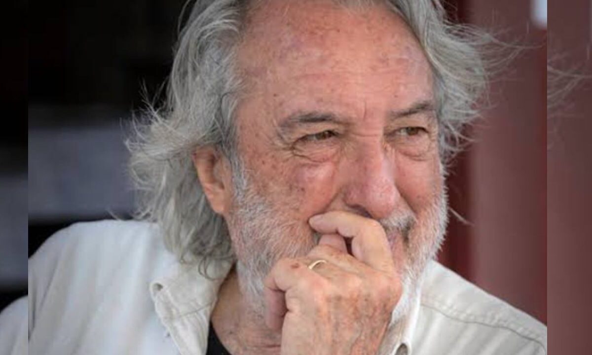 El escritor Hernán Lara Zavala.
