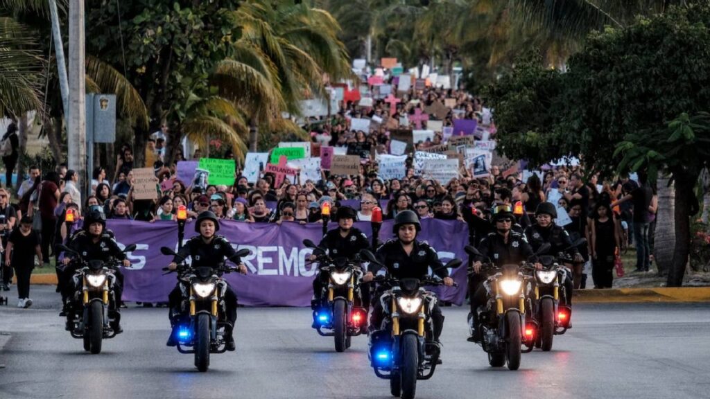 Marcha del 8M en Cancún.