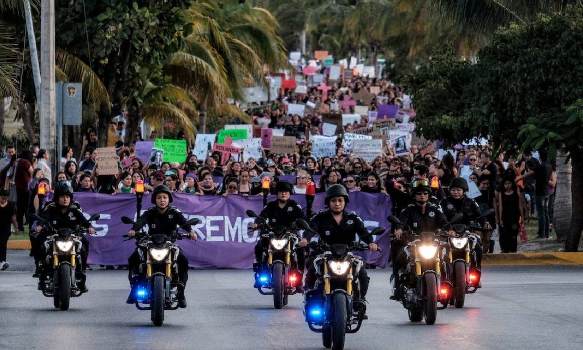 Marcha del 8M en Cancún.
