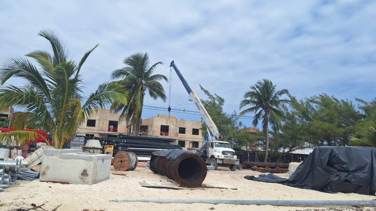 Obras en Puerto Juárez.