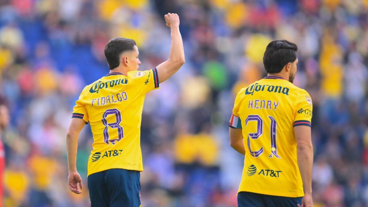 León gana y sigue de líder.