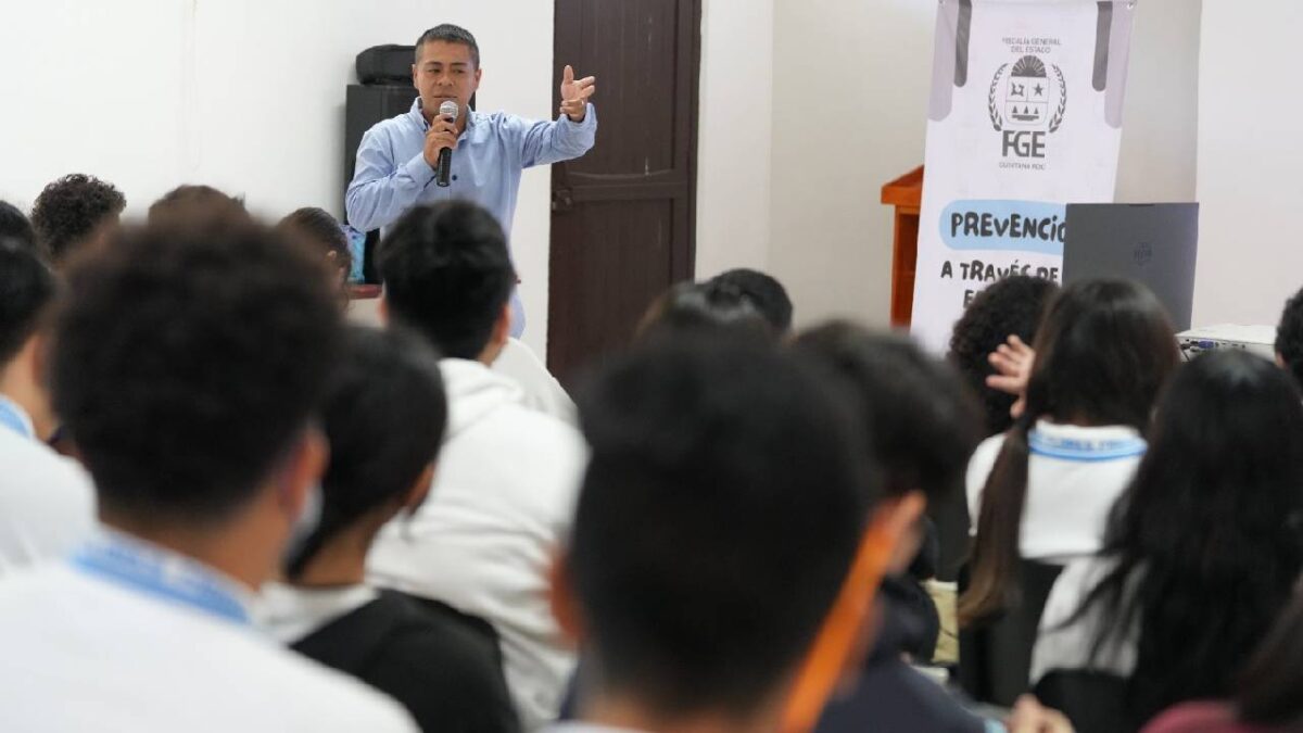 Dan pláticas para la prevención.