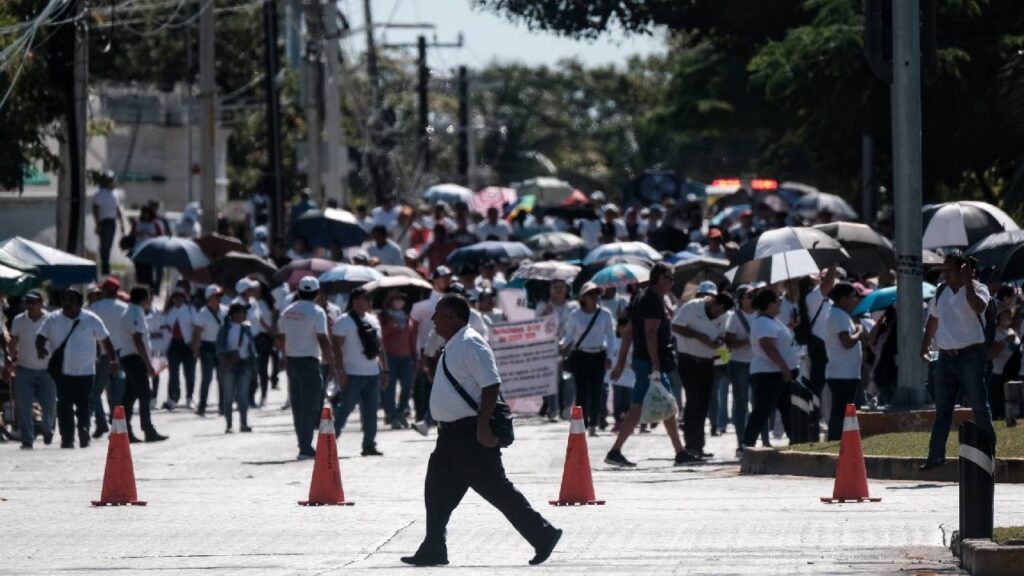 Maestros están en contra de la reforma a la ley del Issste.