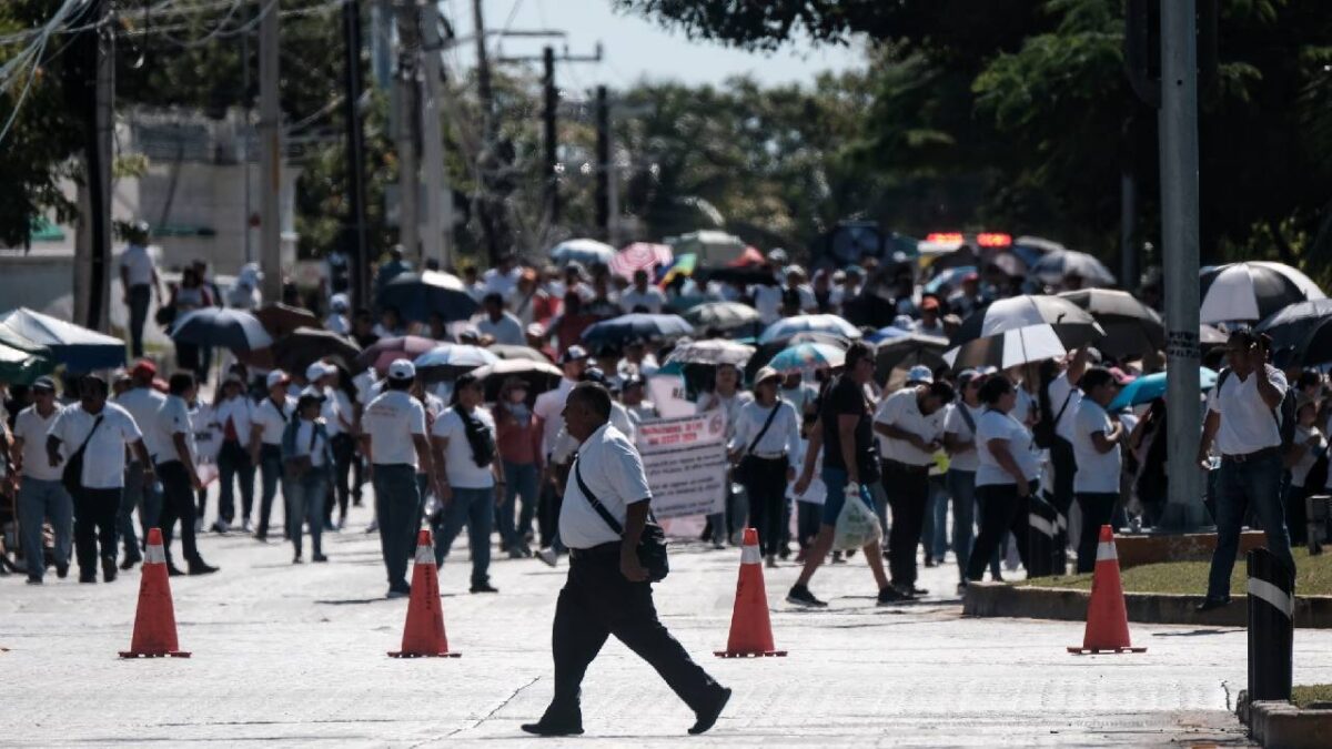 Maestros están en contra de la reforma a la ley del Issste.