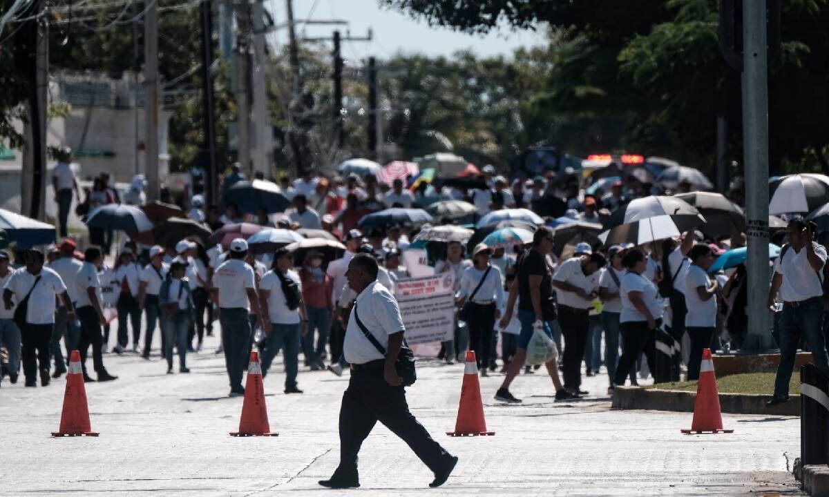 Maestros están en contra de la reforma a la ley del Issste.