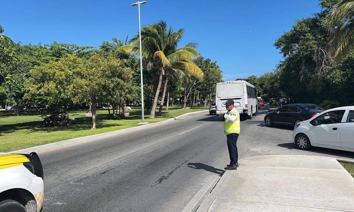 Continúan cierres viales en la ciudad.