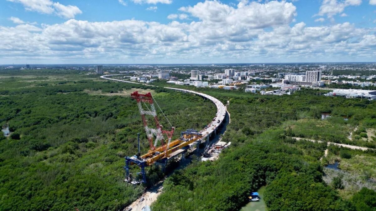 El Puente Vehicular Nichupté en Cancún es una obra importante.