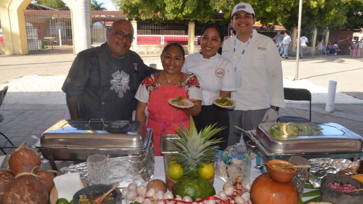 Delegación portomorelense, en el Festival Gastronómico del Caribe Mexicano.