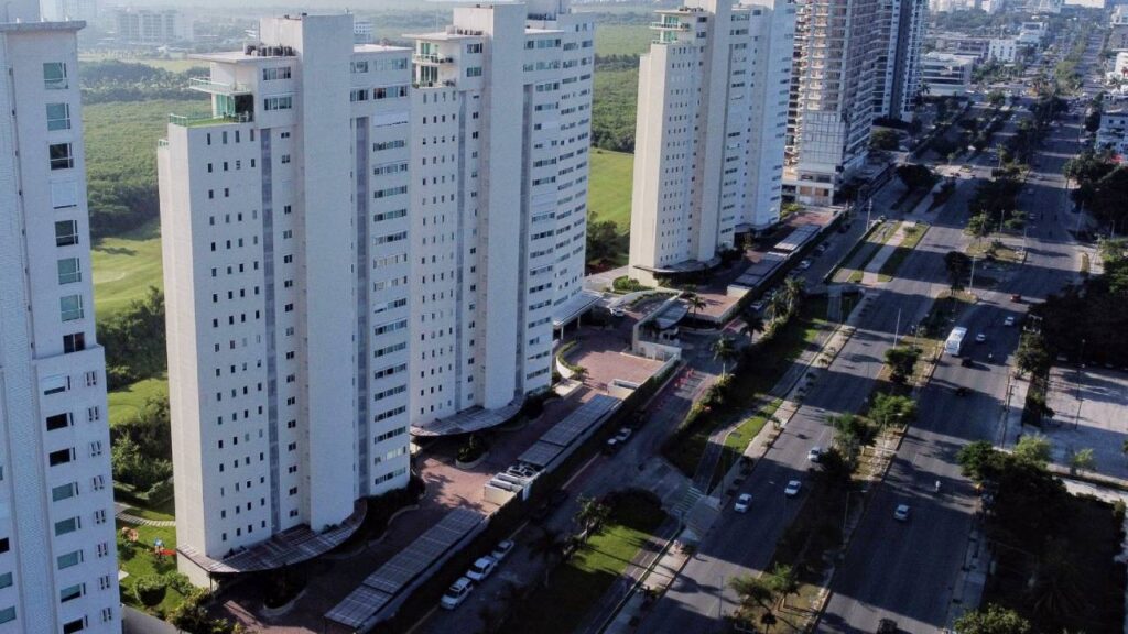 Avenida Bonampak de Cancún.