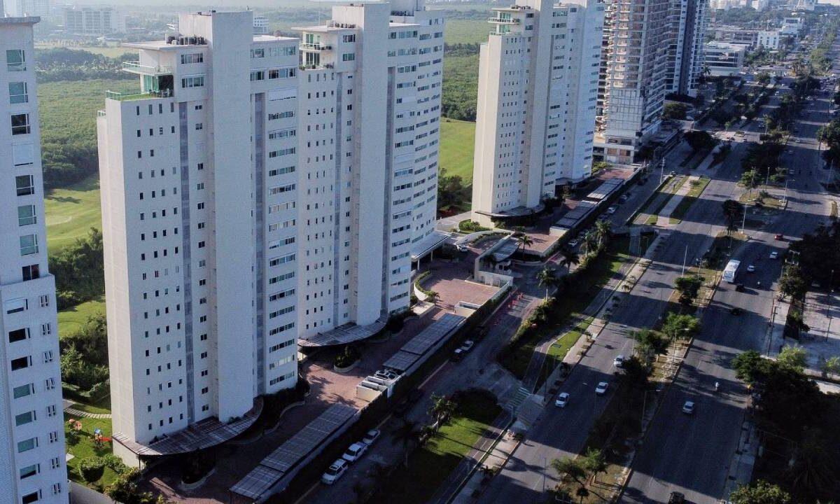 Avenida Bonampak de Cancún.