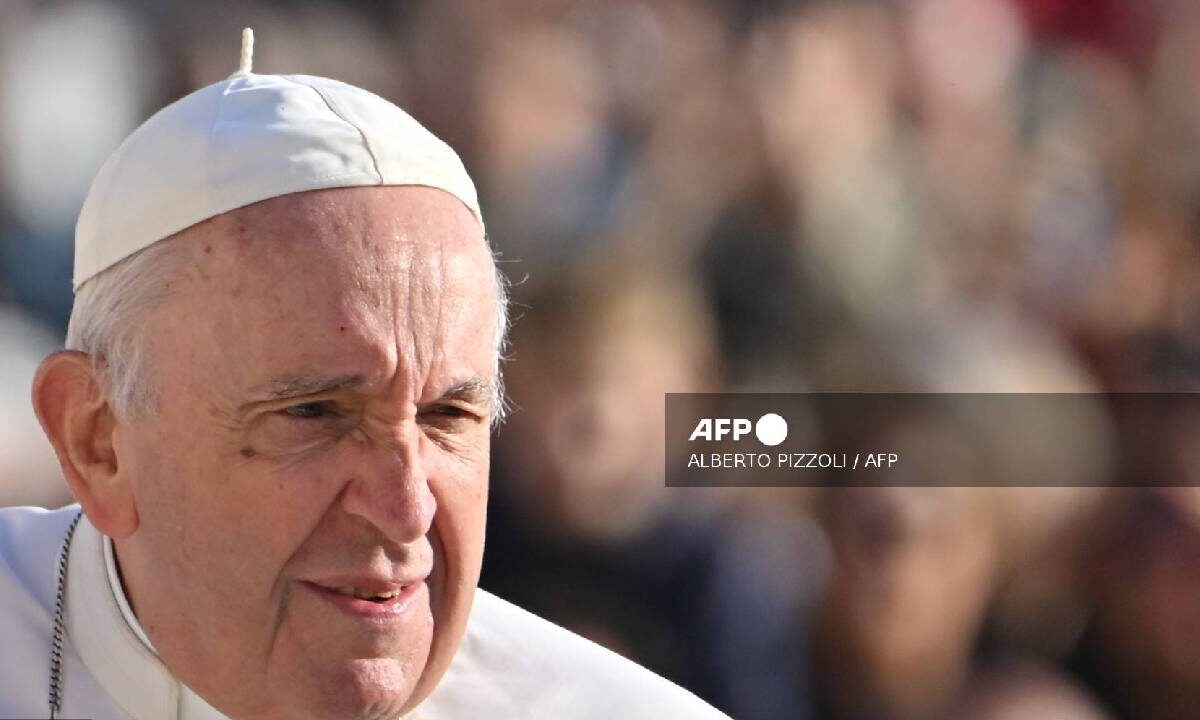 El Papa Francisco sigue internado.