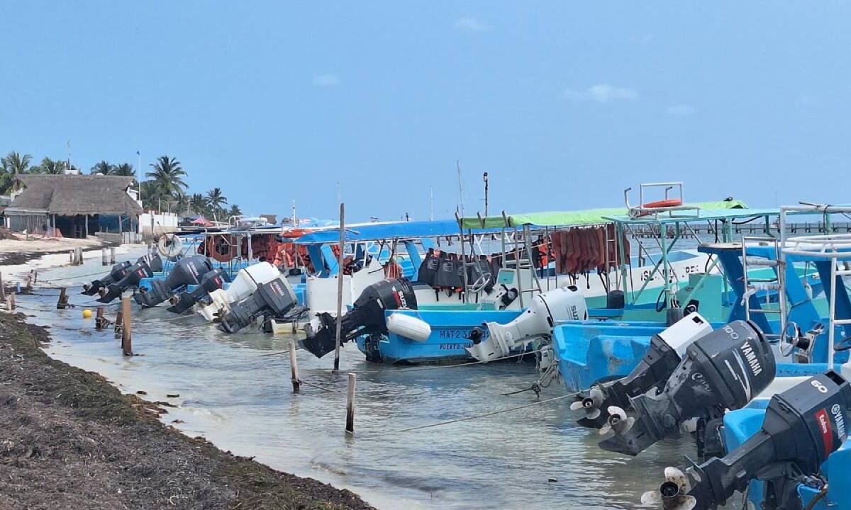 Lanchas en Puerto Juárez.