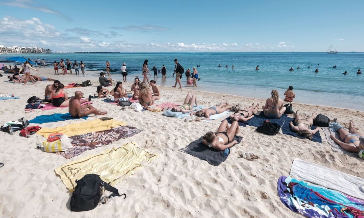Vacacionistas en el Caribe mexicano.