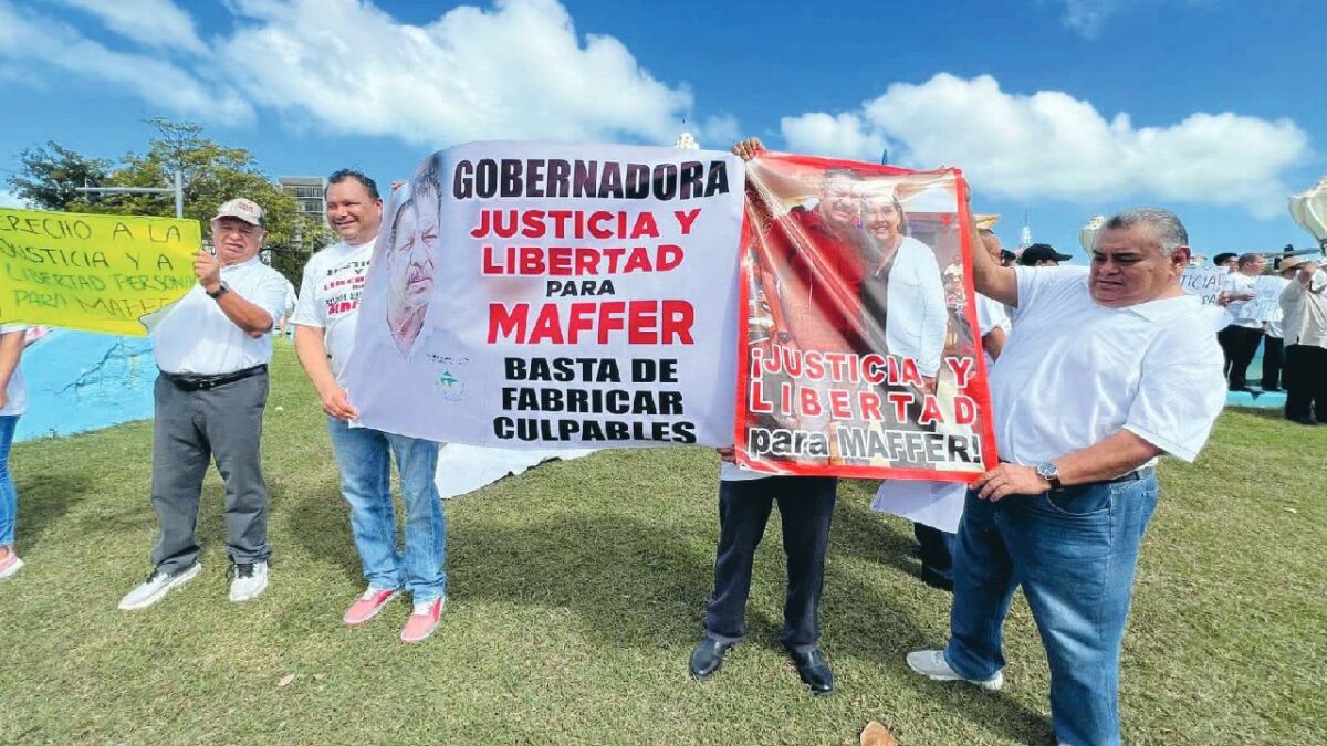 Manifestación de taxistas en Cancún.