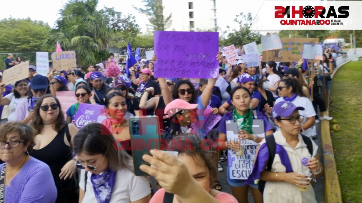 Marcha del 8M en Cancún.