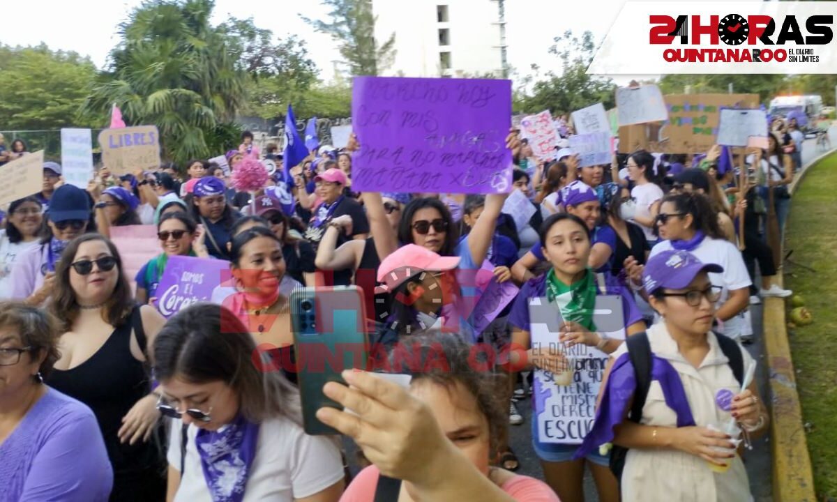 Marcha del 8M en Cancún.