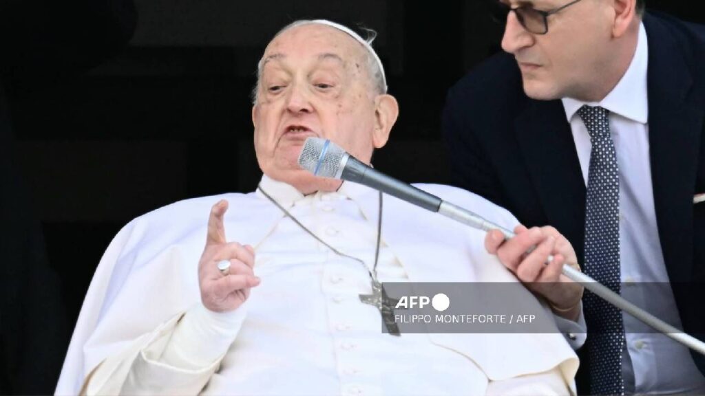 La salud del Papa Francisco va en mejoría.