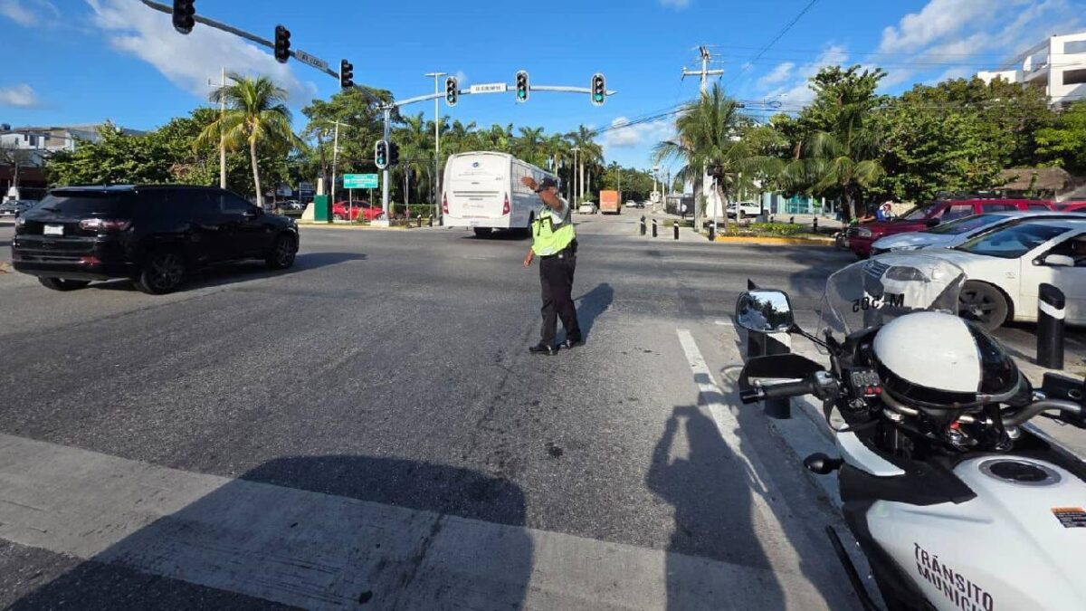 Continúan algunos cierres viales por obras en Cancún.