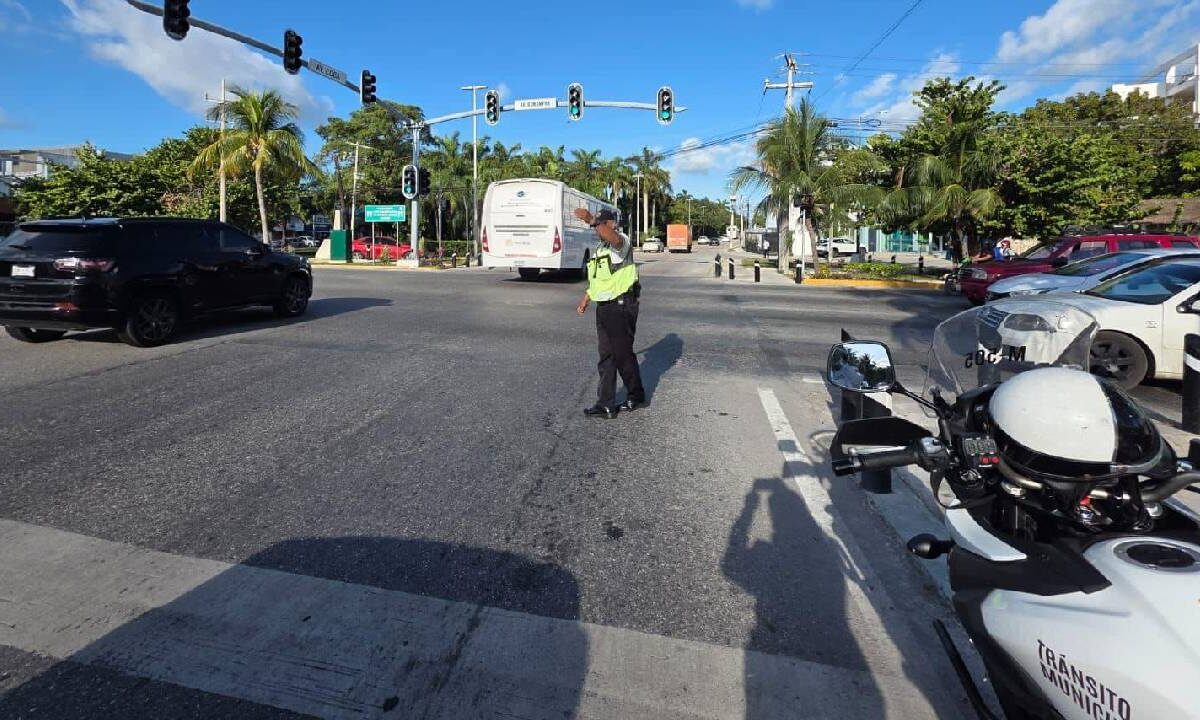 Continúan algunos cierres viales por obras en Cancún.
