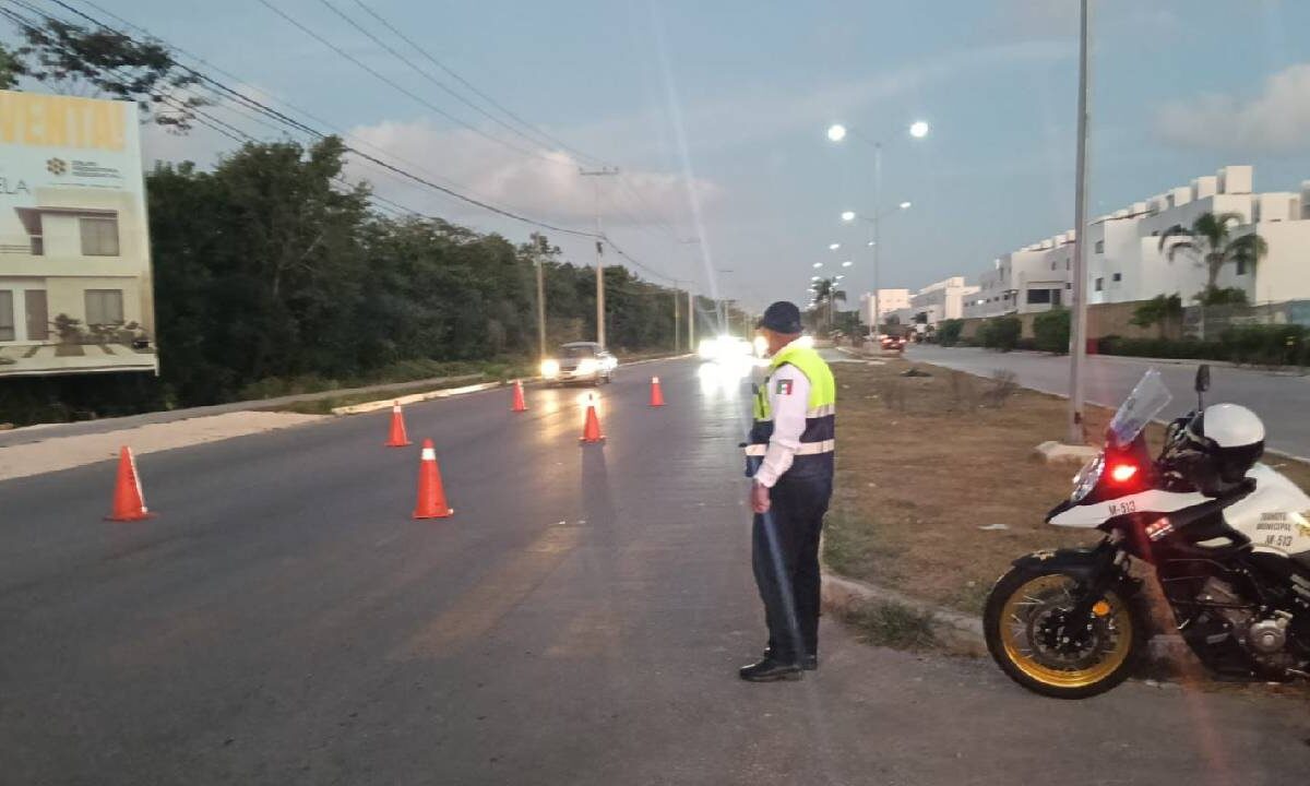 Todavía hay cierres viales en Cancún.