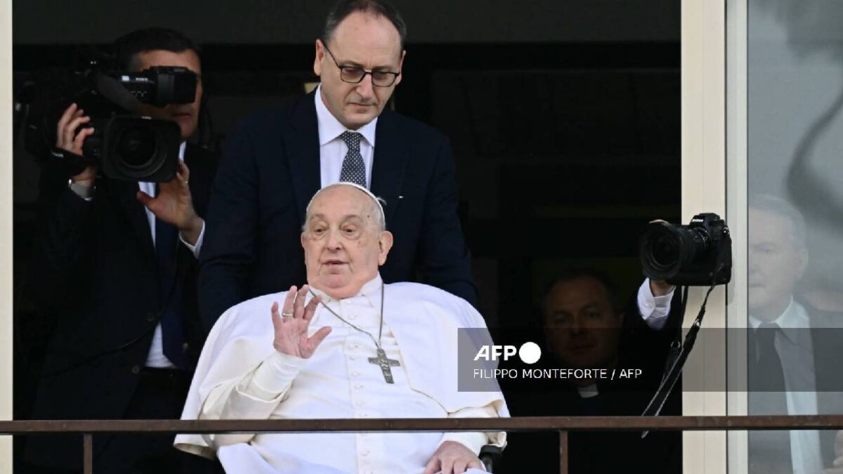 El Papa Francisco regresa al Vaticano.