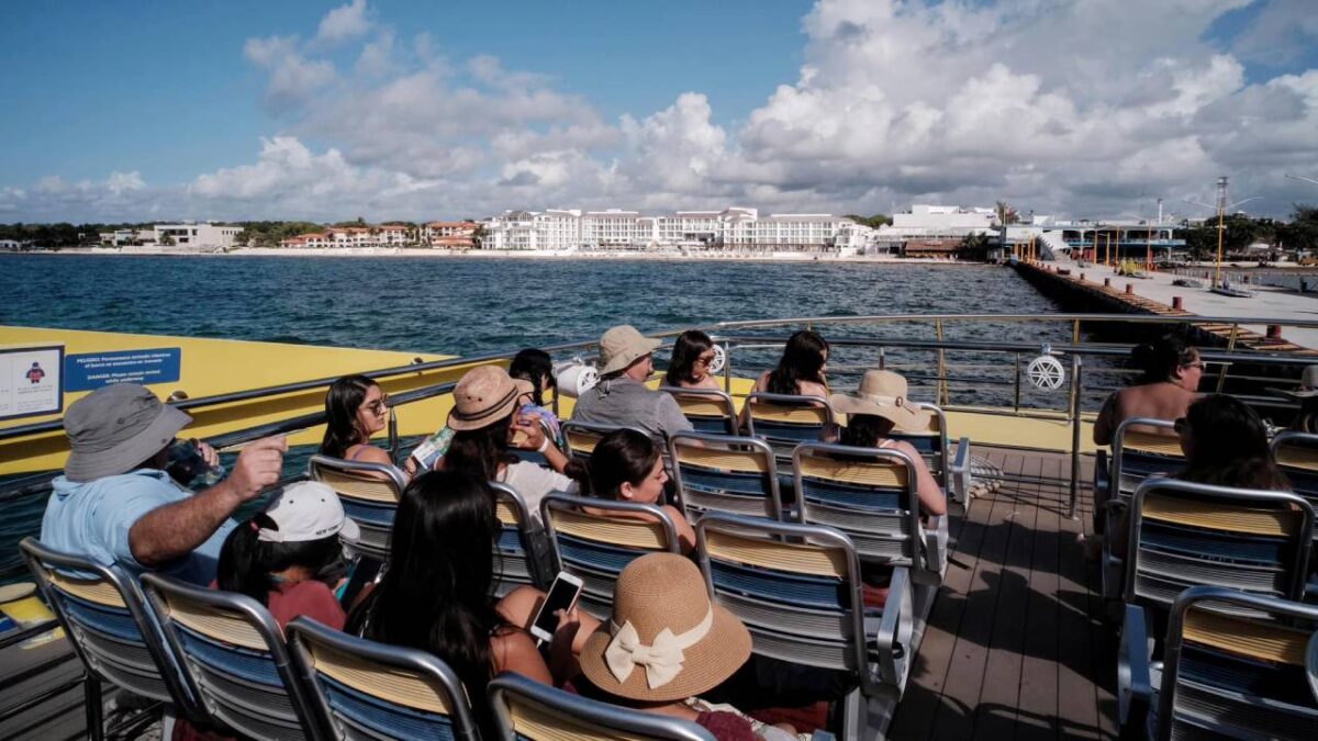 El ferry en Playa del Carmen.