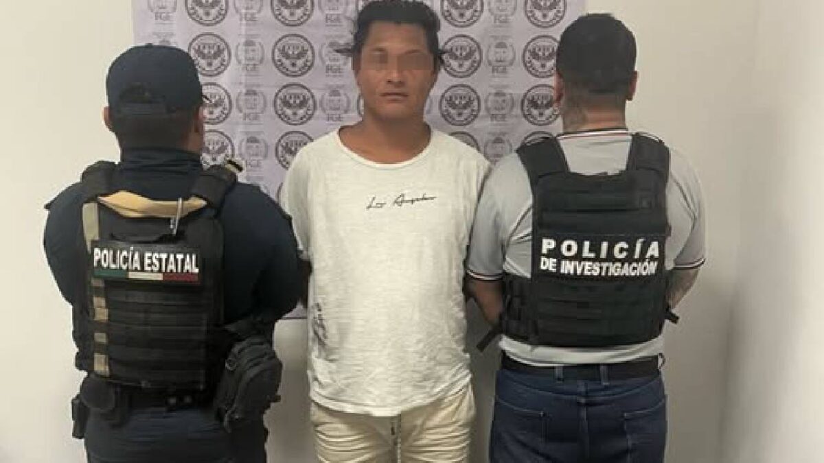 Policías detuvieron al presunto extorsionador en la zona hotelera.