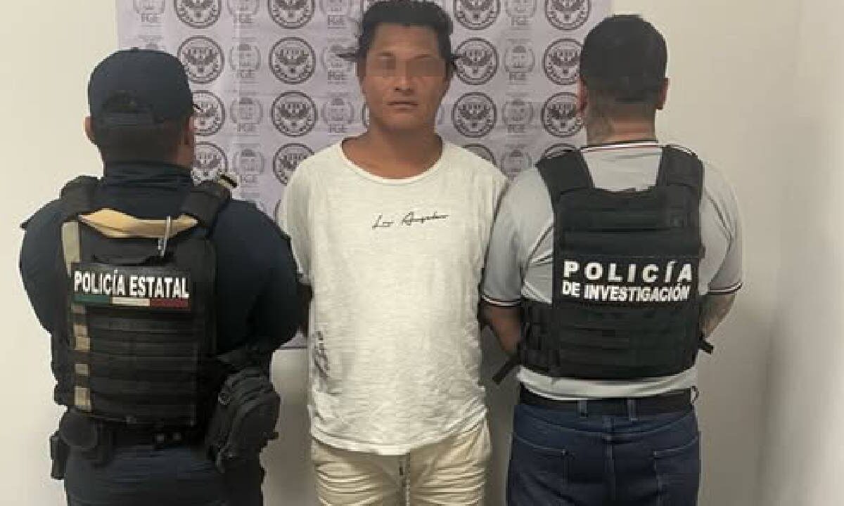 Policías detuvieron al presunto extorsionador en la zona hotelera.