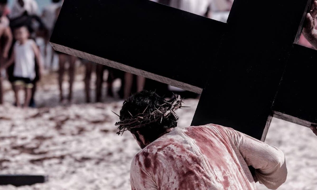 Viacrucis en Playa Delfines, Cancún.