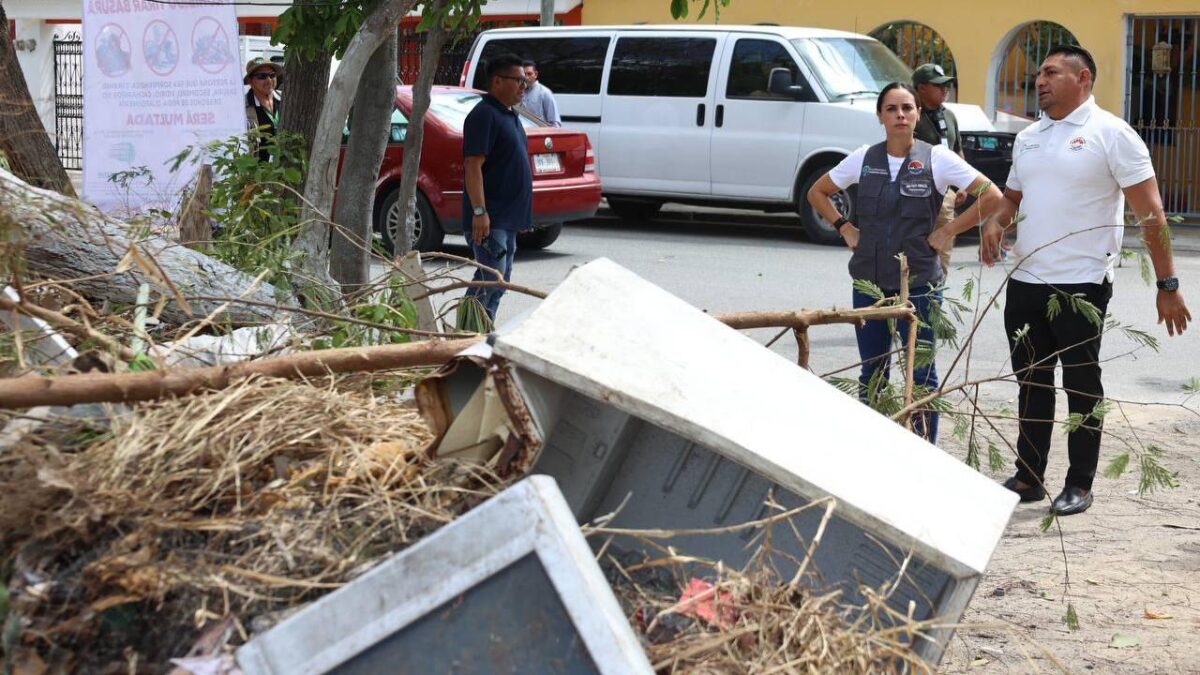 Realizan retiro de basureros clandestinos en Cancún.