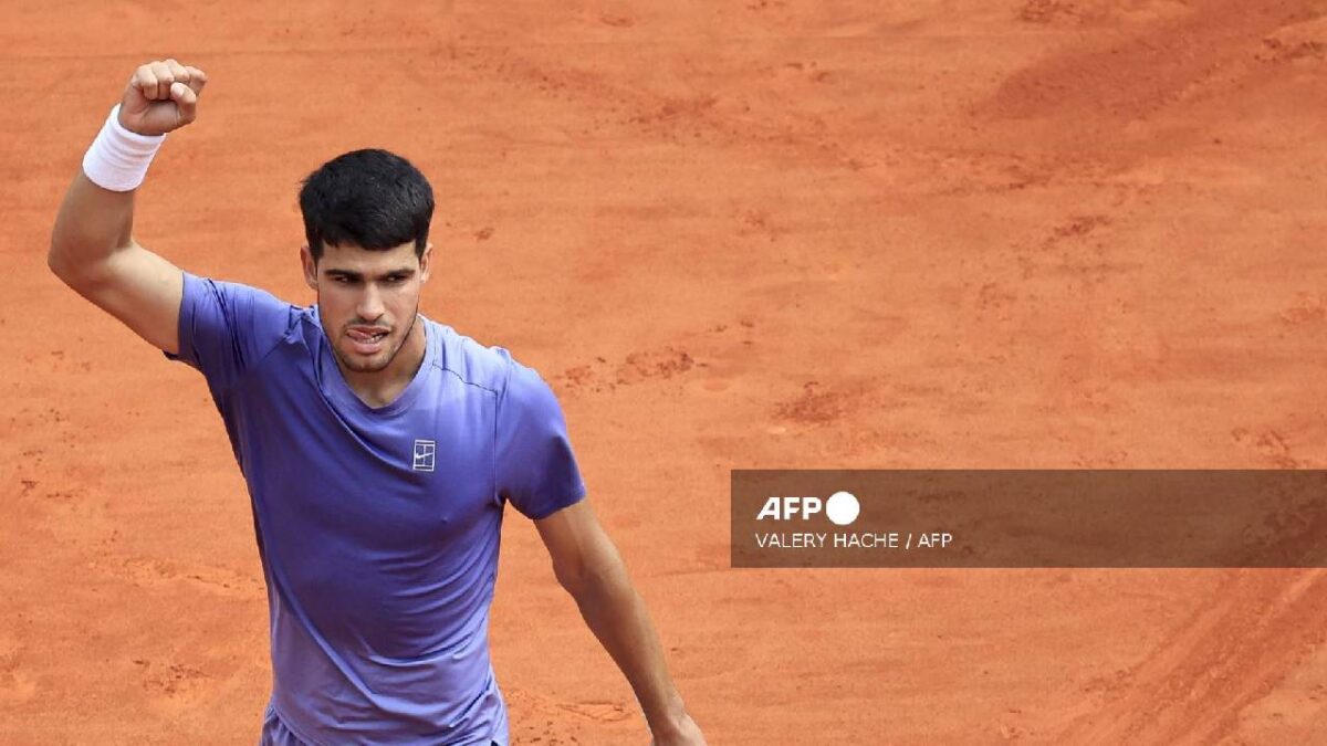 Carlos Alcaraz sigue adelante en el torneo.