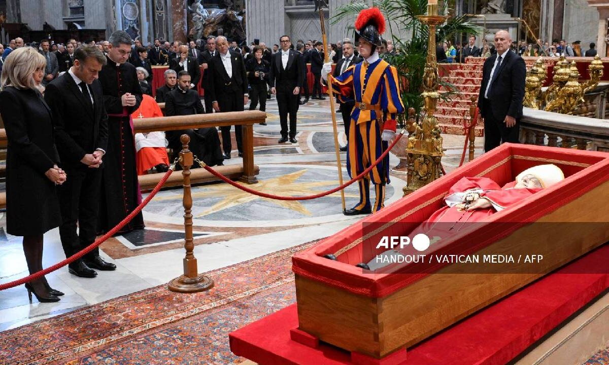 La capilla ardiente del pontífice fue cerrada.