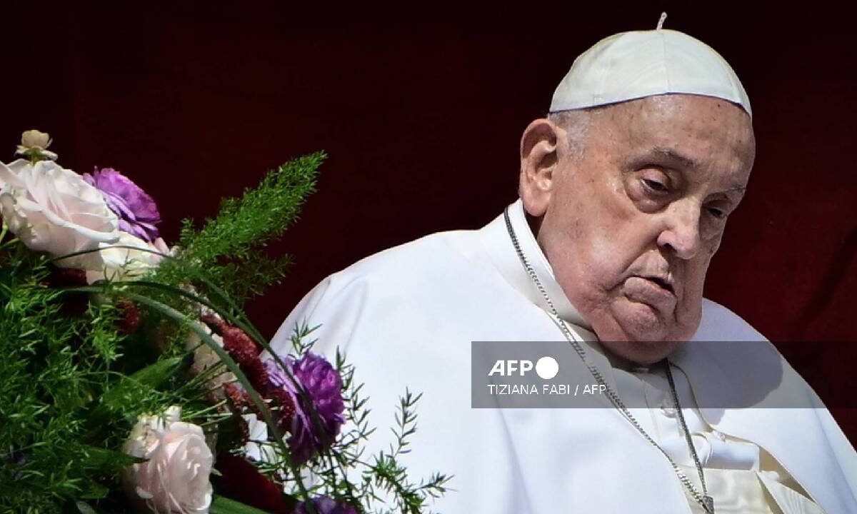 Últimas noticias. Domingo de Resurrección 2025. El Papa aparece en su balcón.