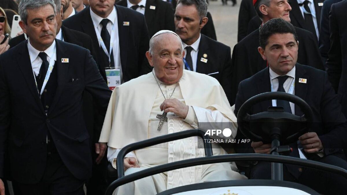 El Vaticano alista funerales del Papa.