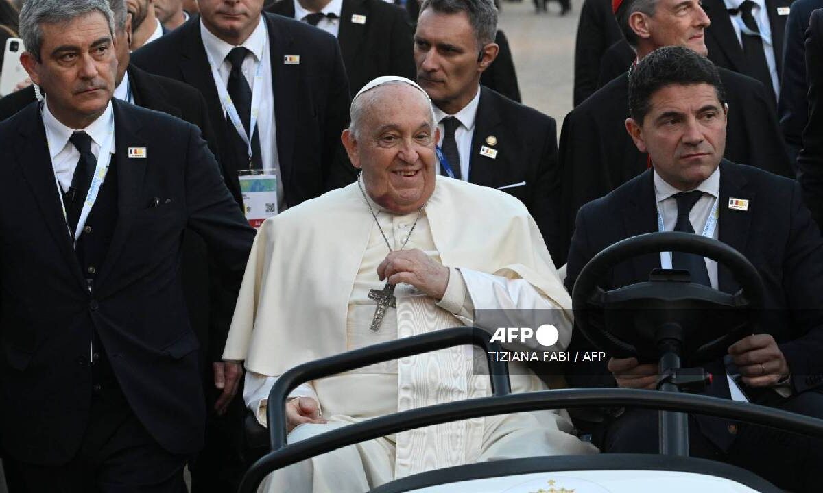 El Vaticano alista funerales del Papa.