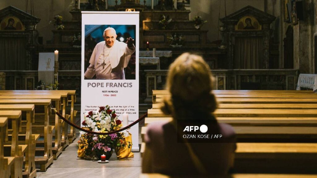 Líderes globales expresaron su pesar por la muerte del Papa.