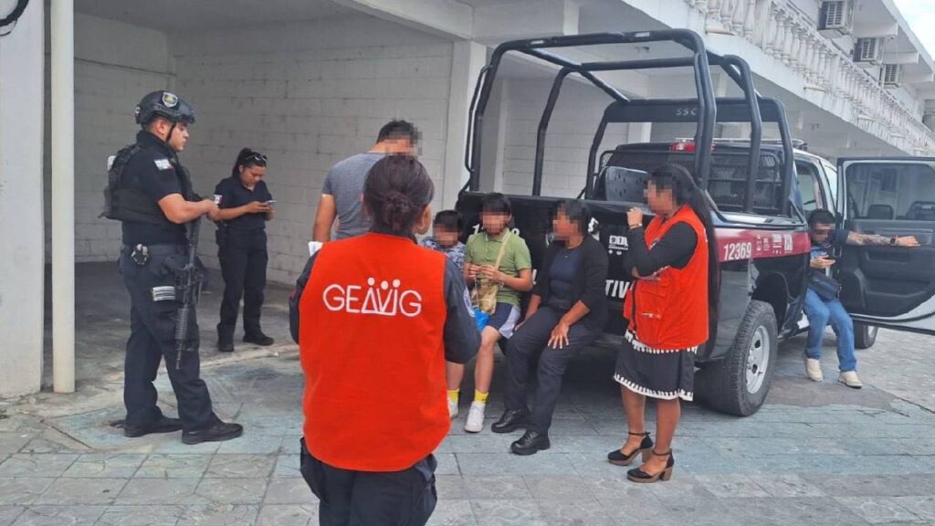 Los menores fueron auxiliados por autoridades en Cozumel.