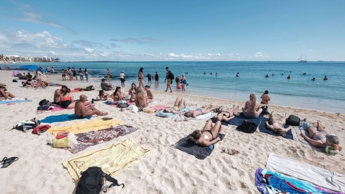 Turistas en el Caribe mexicano.