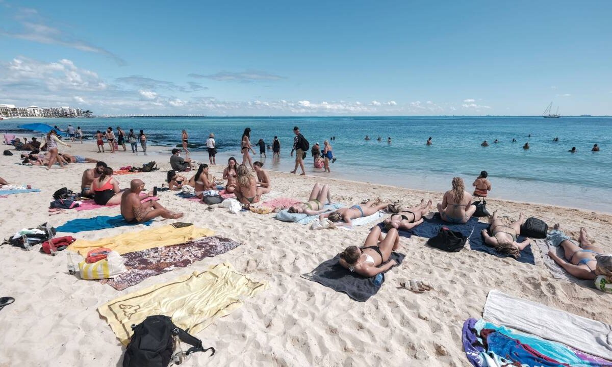 Turistas en el Caribe mexicano.