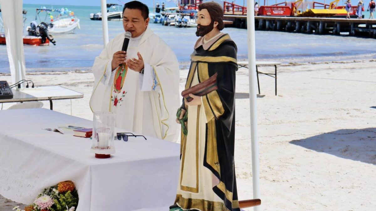 Veneración a santo patrono de pescadores en Holbox.
