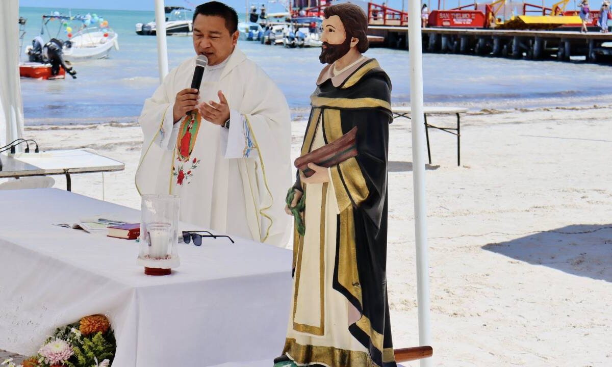 Veneración a santo patrono de pescadores en Holbox.