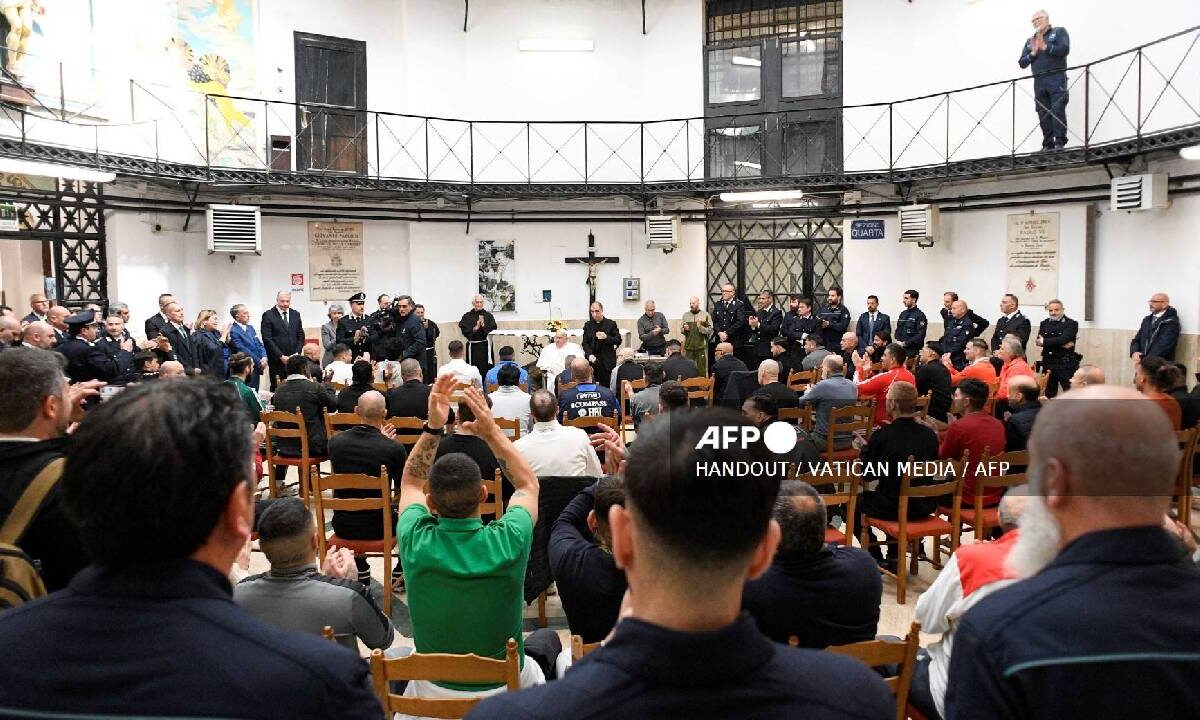 El Papa acudió a una visita a una cárcel en Jueves Santo.