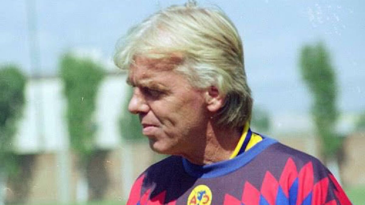 Leo Beenhakker tenía 82 años de edad.