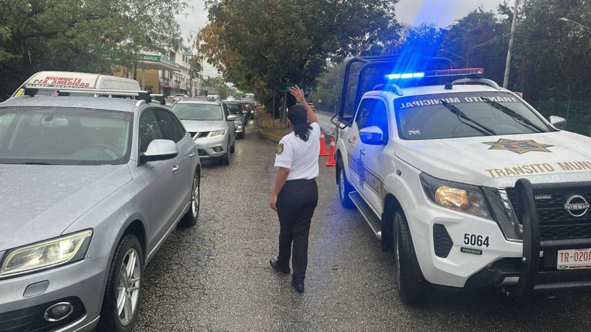 La lluvia en Cancún provocó varios accidentes.