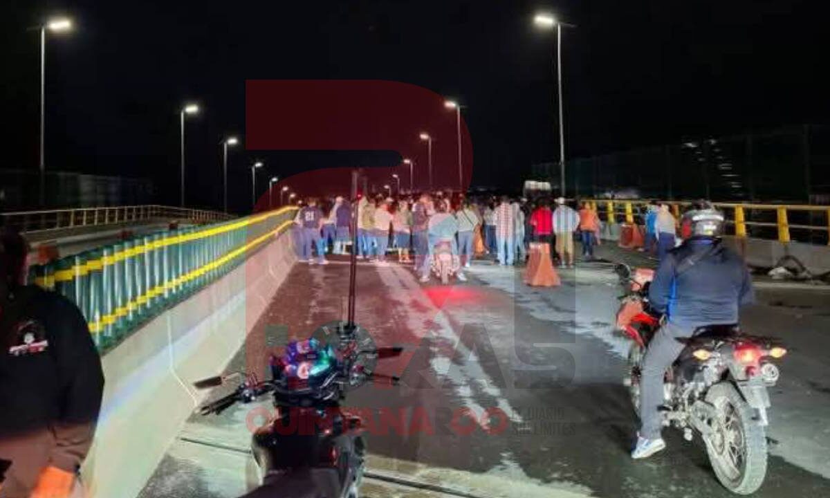 Protestan maestros en Chetumal.