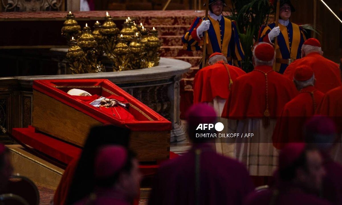 Miles despiden al Papa Francisco.