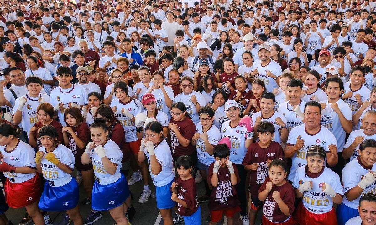 Miles de participantes en la clase de Boxeando por la Paz.
