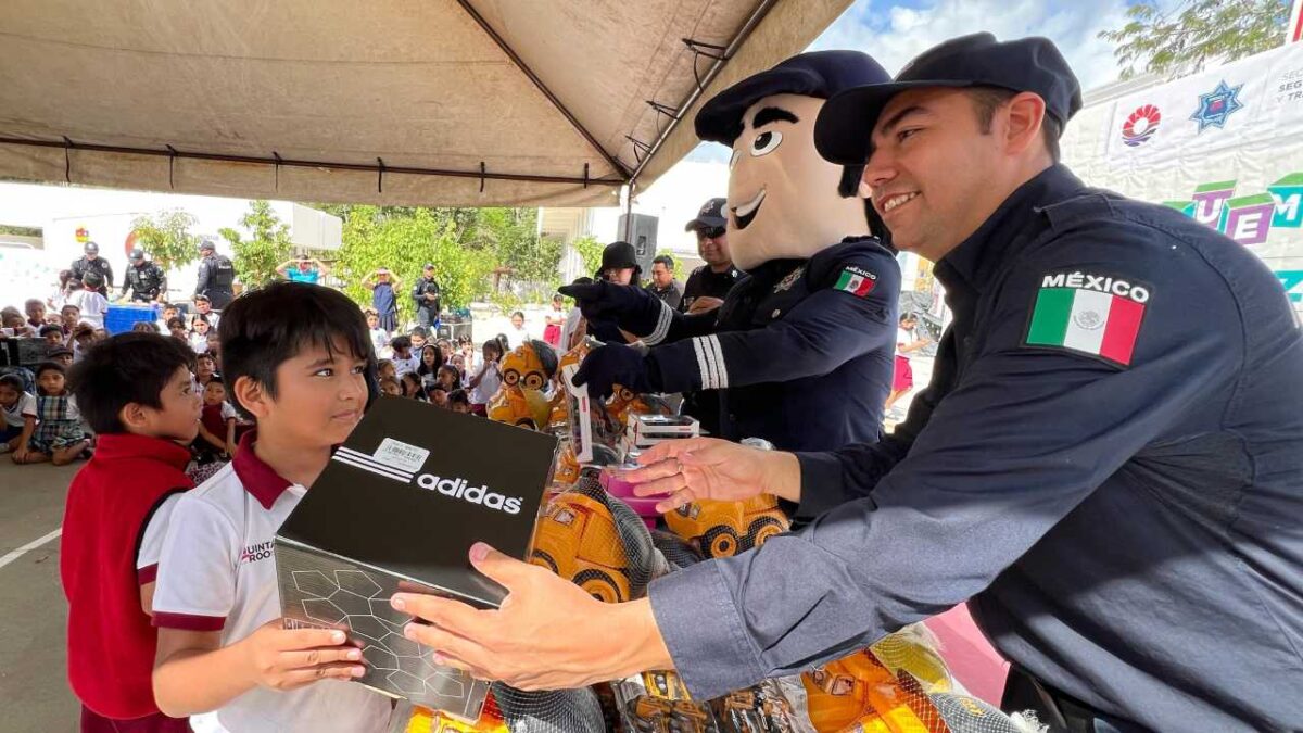 Intercambio de juguetes bélicos.